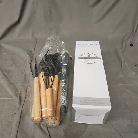 SILICONE KITCHEN UTENSILS SET WITH WOODEN HANDLES