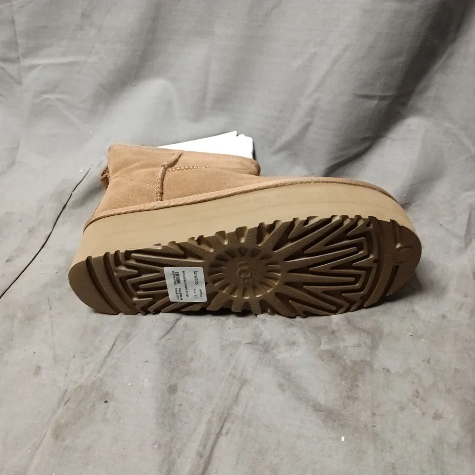 UGG TAN SUEDE ANKLE BOOTS WITH SHEARLING LINING SIZE 37