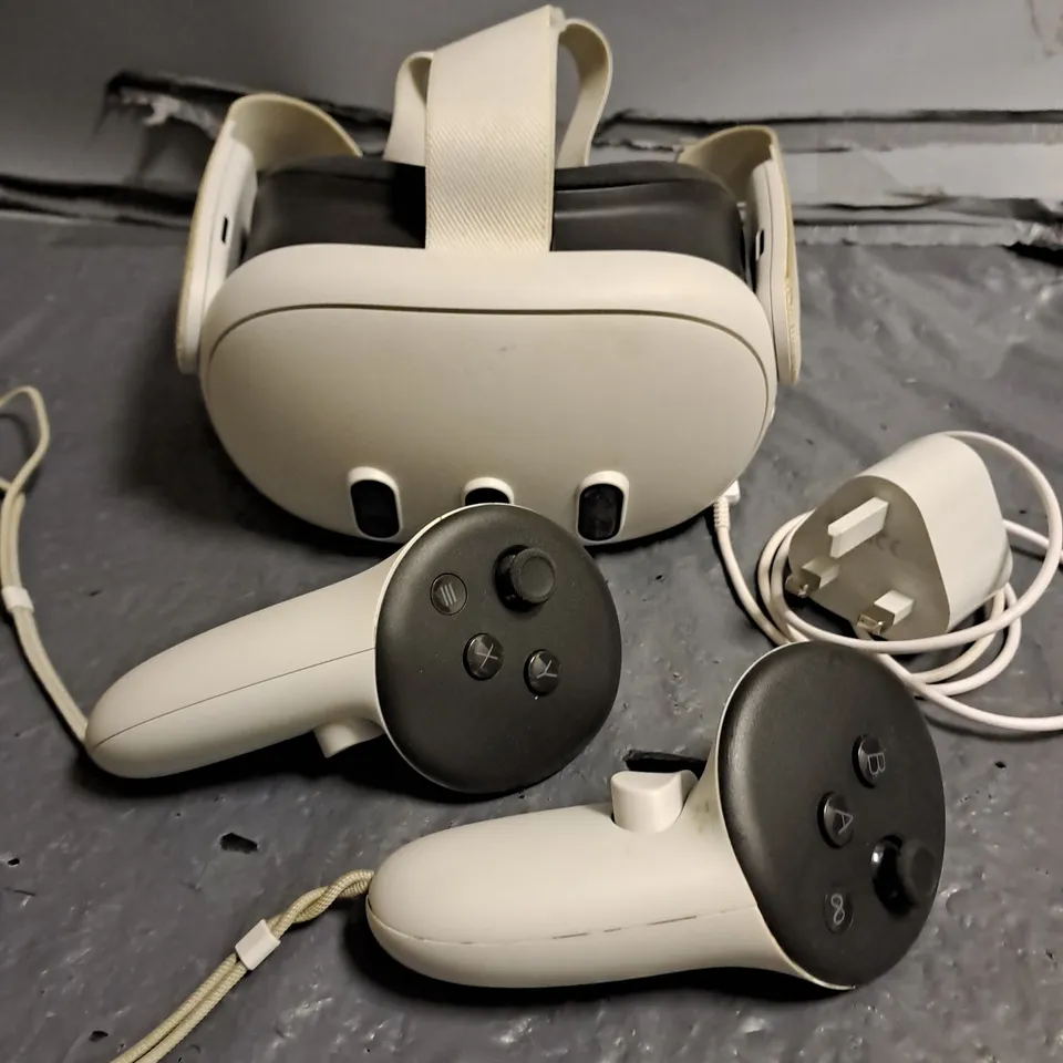 META QUEST 3 VR HEADSET 