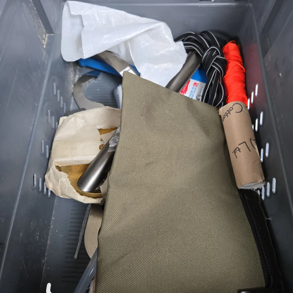 APPROXIMATELY 15 ASSORTED HOUSEHOLD ITEMS TO INCLUDE THIERRY HENRI PHOTO, PENCILS AND AN AMTEC BALL PAIN HAMMER