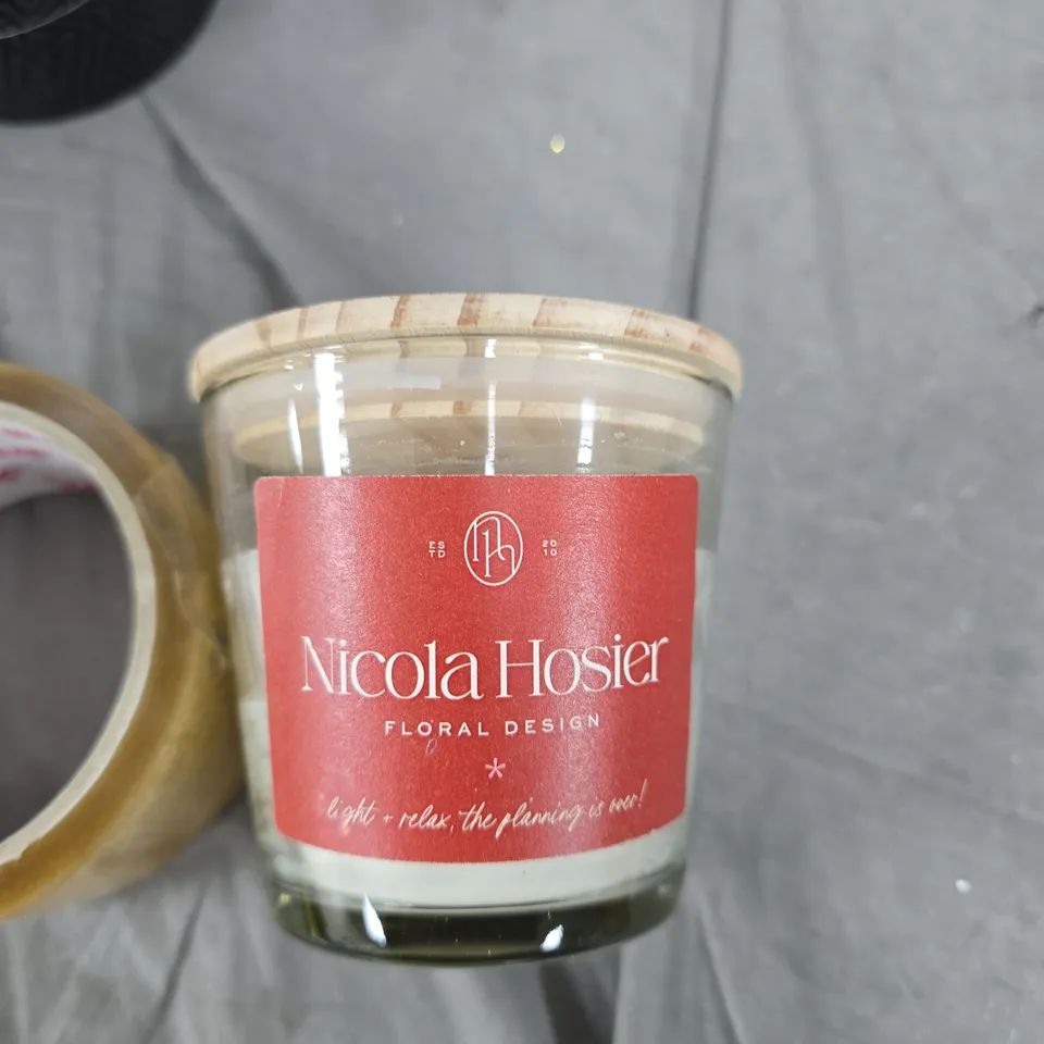 TOTE OF APPROXIMATELY 15 ASSORTED ITEMS TO INCLUDE: 2X CANDLES