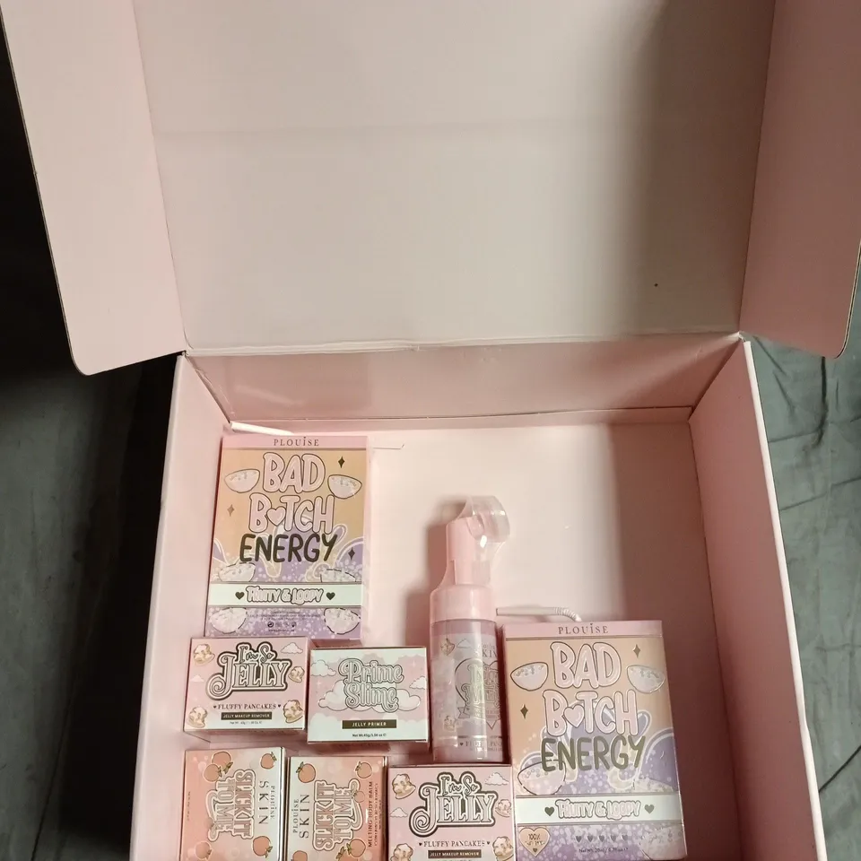P LOUISE BAD BITCH ENERGY MAKE-UP SET – PINK PRESENTATION BOX