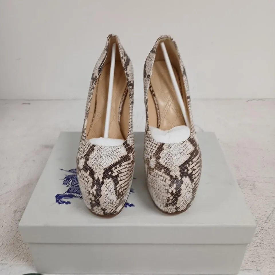 BURBERRY SNAKE PRINT LEATHER PUMPS – WOMEN'S UK 2 (EU 35)