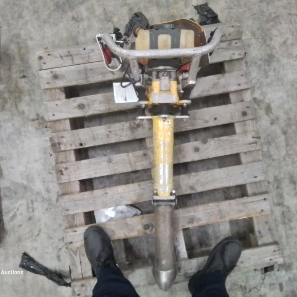 ROBEL 62.05 2 STROKE VERTICAL TAMPER - RAILWAY MAINTENANCE TOOL