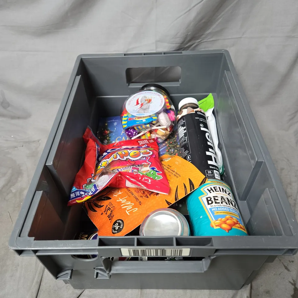 APPROXIMATELY 10 ASSORTED ITEMS OF FOOD AND DRINK INCLUDING 2025 ADVENT CALENDAR, MAOAM STRIPES, HUEL BLACK EDITIONA AND ASSORTED SWEETS IN JAR