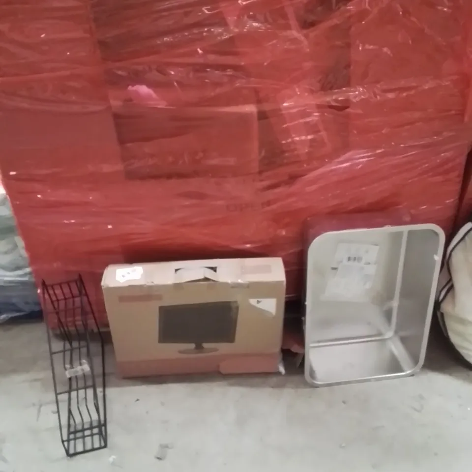 PALLET OF ASSORTED HOUSEHOLD GOODS AND PRODUCTS TO INCLUDE;CAT LITTER TRAY,DISH RACK,MONITOR 
