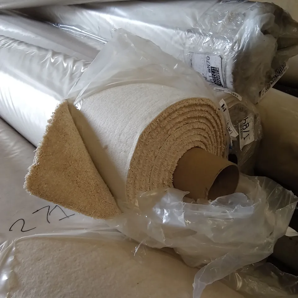 ROLL OF QUALITY ECLIPSE CHAMPAGNE DELIGHT CARPET // SIZE: APPROX 4 X 6.3m