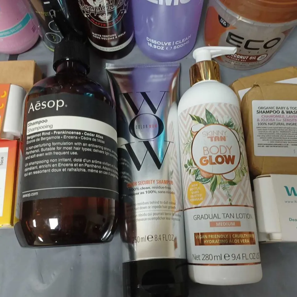 LOT OF APPROXIMATELY 20 ASSORTED HEALTH AND BEAUTY ITEMS TO INCLUDE HAIR BURST SHAMPOO, MONEY MASQUE AND GRUUM SOAP