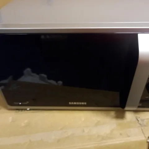 SAMSUNG SOLO MICROWAVE MS23F301TAS
