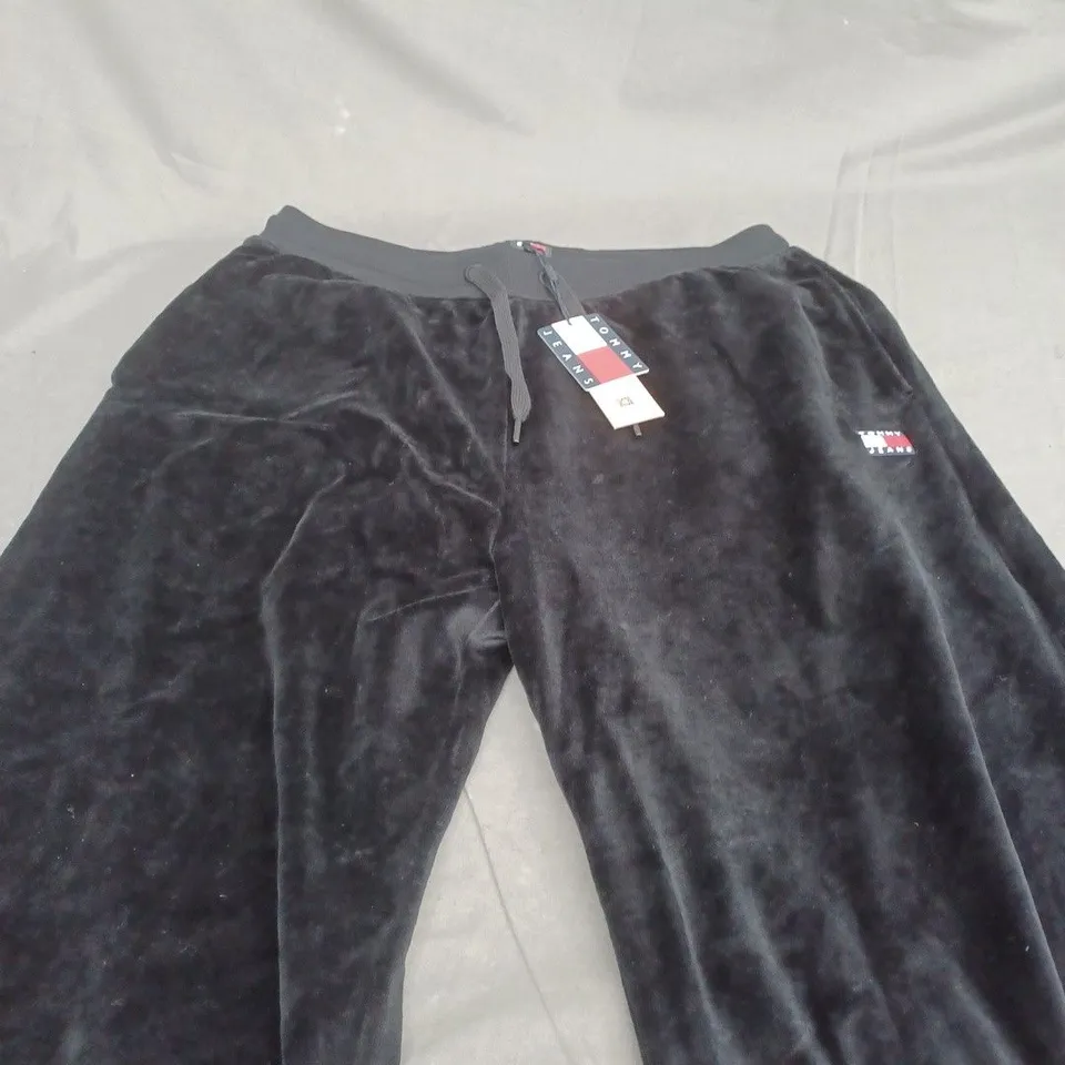 TOMMY JEANS BLACK VELOUR SWEATPANTS - XL