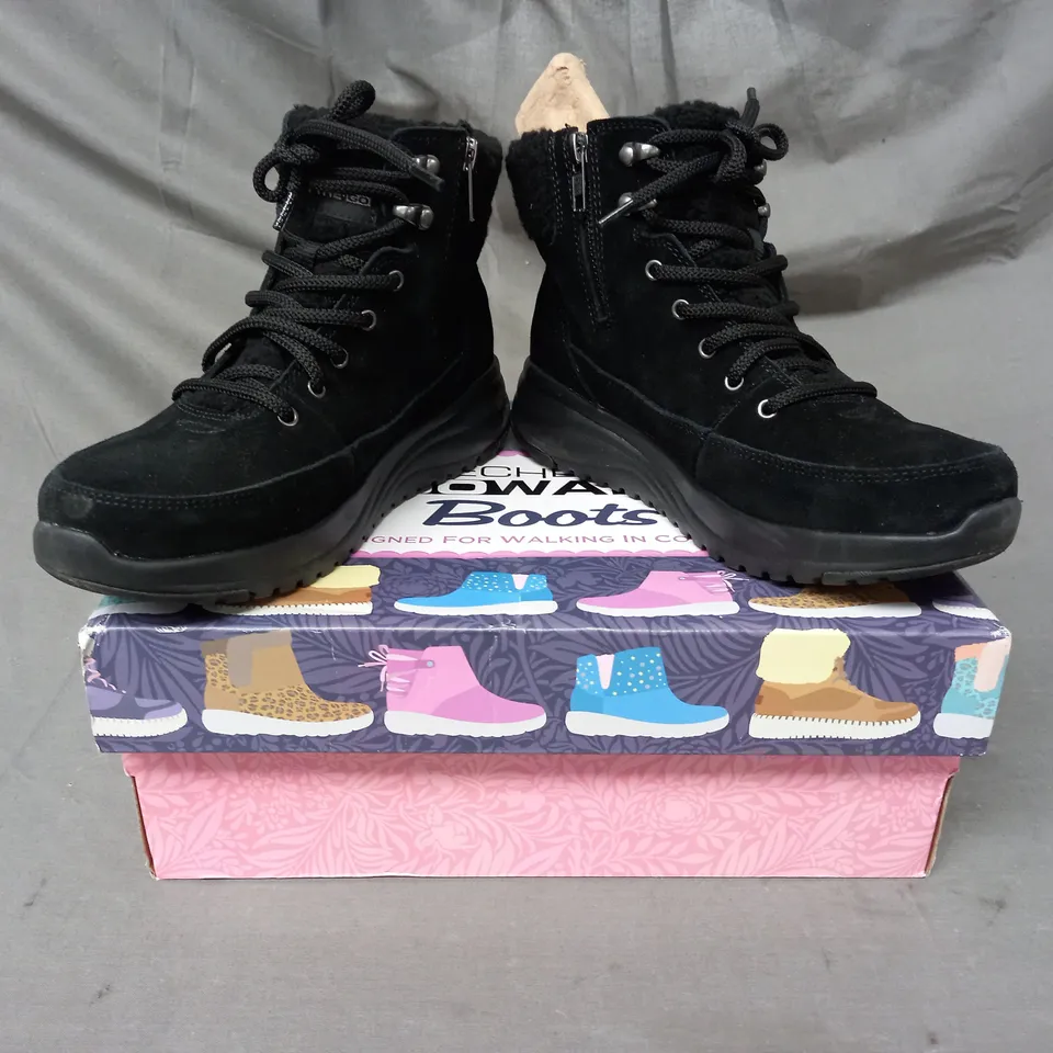 BOXED PAIR OF SKECHERS GO WALK BOOTS IN BLACK SIZE 4