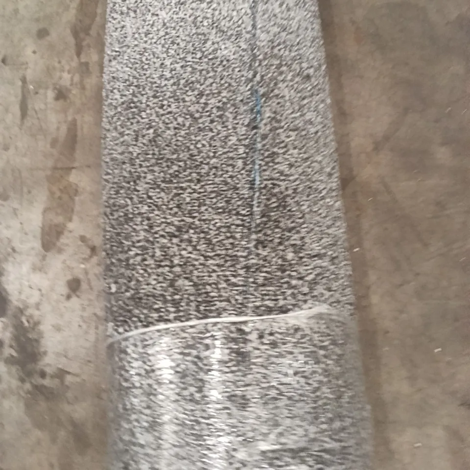 ROLL OF ALASKA SKY GREY APPROX SIZE: 2.40M X 4.00M