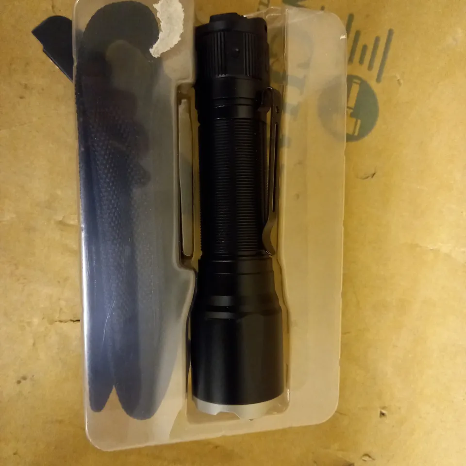 FENIX TK16 V2.0 DUAL TAIL SWITCH TACTICAL FLASHLIGHT