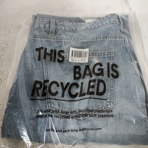 APPROXIMATELY 7 BAGGED LOW RISE STRAIGHT JEANS IN STORM BLUE RIP - SIZE 34