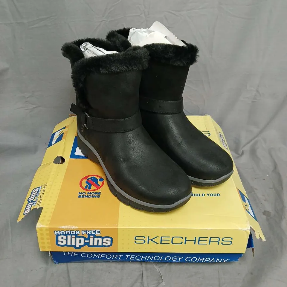 BOXED PAIR OF SKECHERS EASY GOING SLIP-INS BOOTS IN BLACK SIZE 8