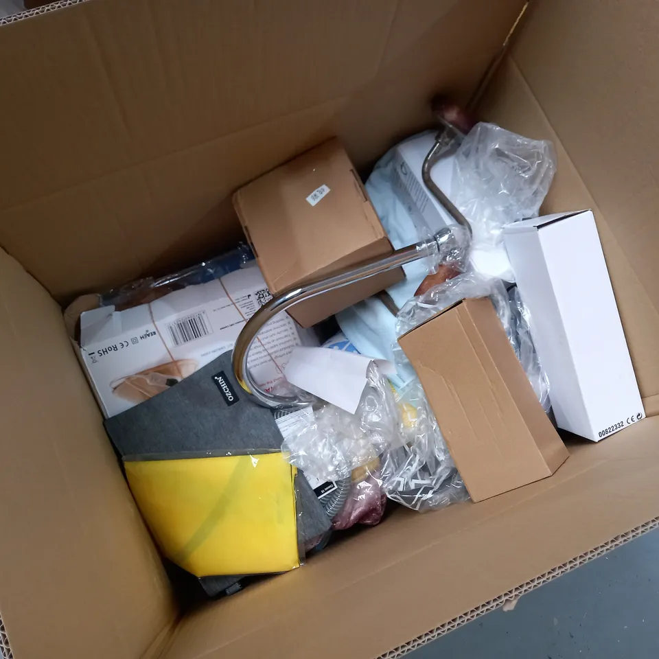 LARGE BOX OF ASSORTED ITEMS TO INCLUDE: COATHANGER SET, FAN FLY REPELLER, SHOWER HEAD, KNEE STRAP, SKY BOX ETC