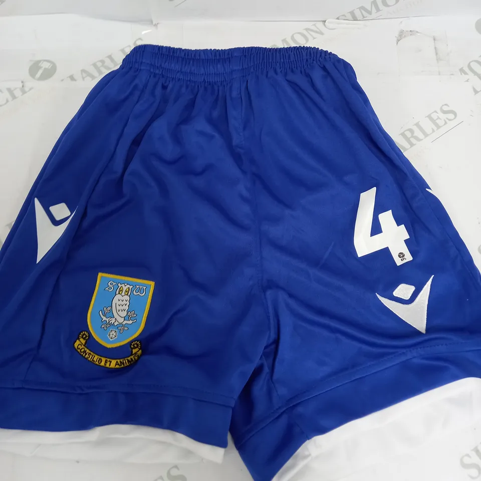 SHEFFIELD WEDNESDAY KIDS HOME SHIRT & SHORTS - '4 DODD' - SIZE 18