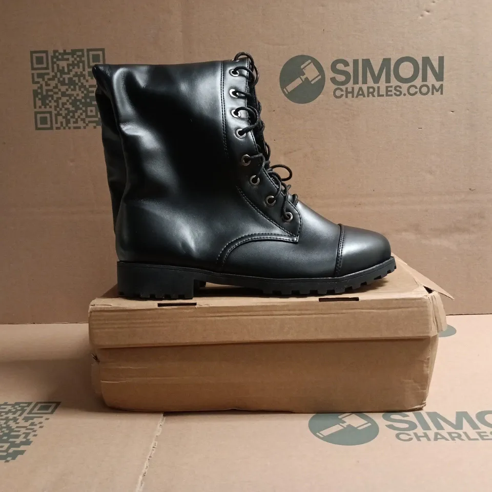 BOXED PAIR OF UNBRANDED KNEE-HIGH BOOTS IN BLACK SIZE EU 41