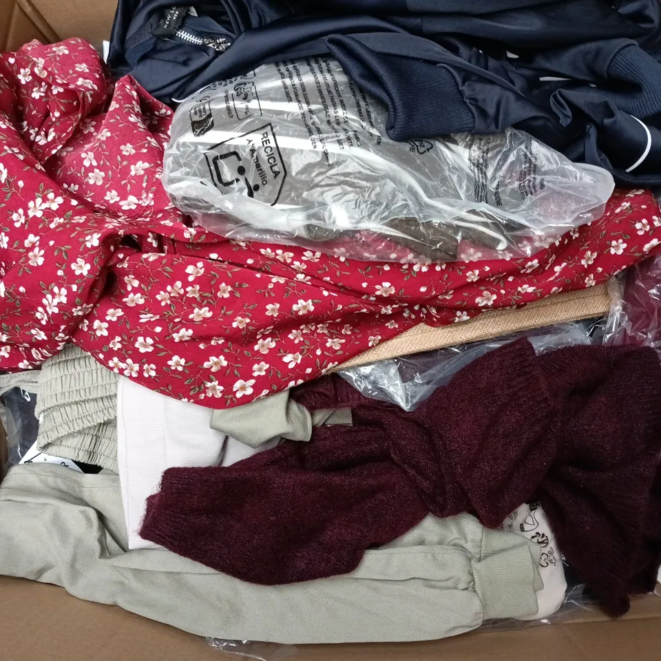 APPROXIMATELY 35 ASSORTED CLOTHING ITEMS IN VARIOUS SIZES, STYLES & COLOURS TO INCLUDE TOPS, SWEATERS, DRESSES, ETC - COLLECTION ONLY