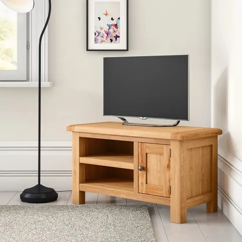 BOXED BENJAMIN TV STAND FOR TVS UP TO 40"