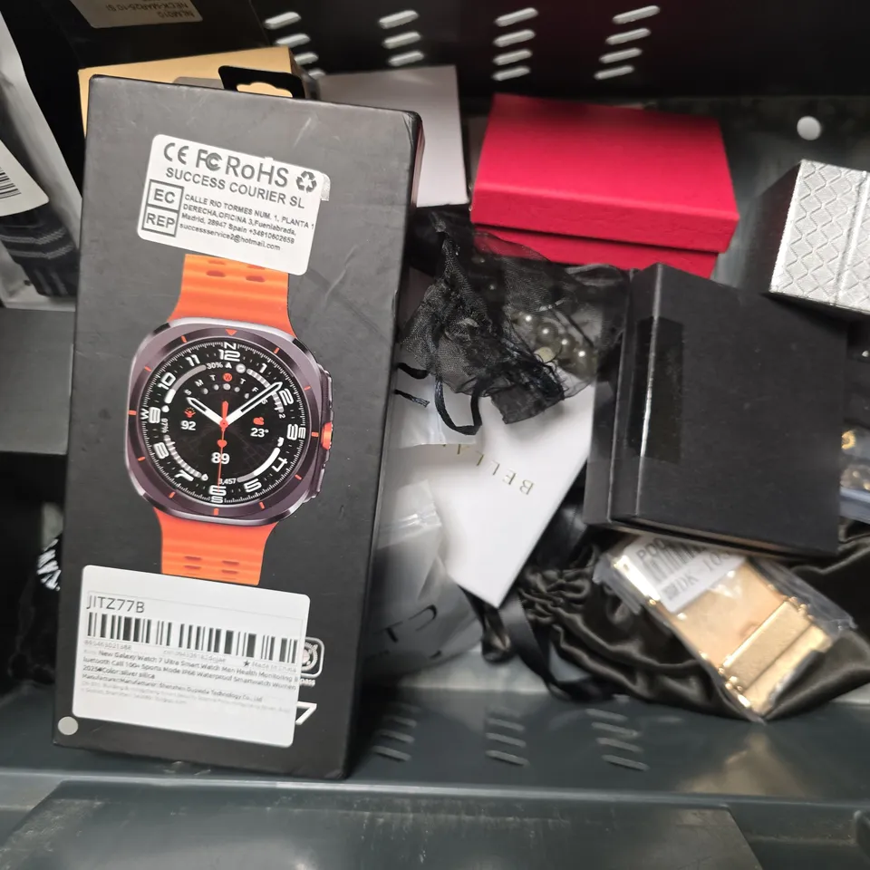 APPROXIMATELY 9 ASSORTED JEWELLERY ITEMS TO INCLUDE - BANGLE , RING , WATCH STRAP ETC