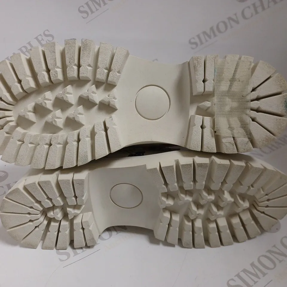 KOI VEGAN KOI FOOTWEAR PORTOBELLO ALLIANCE CHUNKY WHITE MUSHROOM BOOTS - SIZE 9