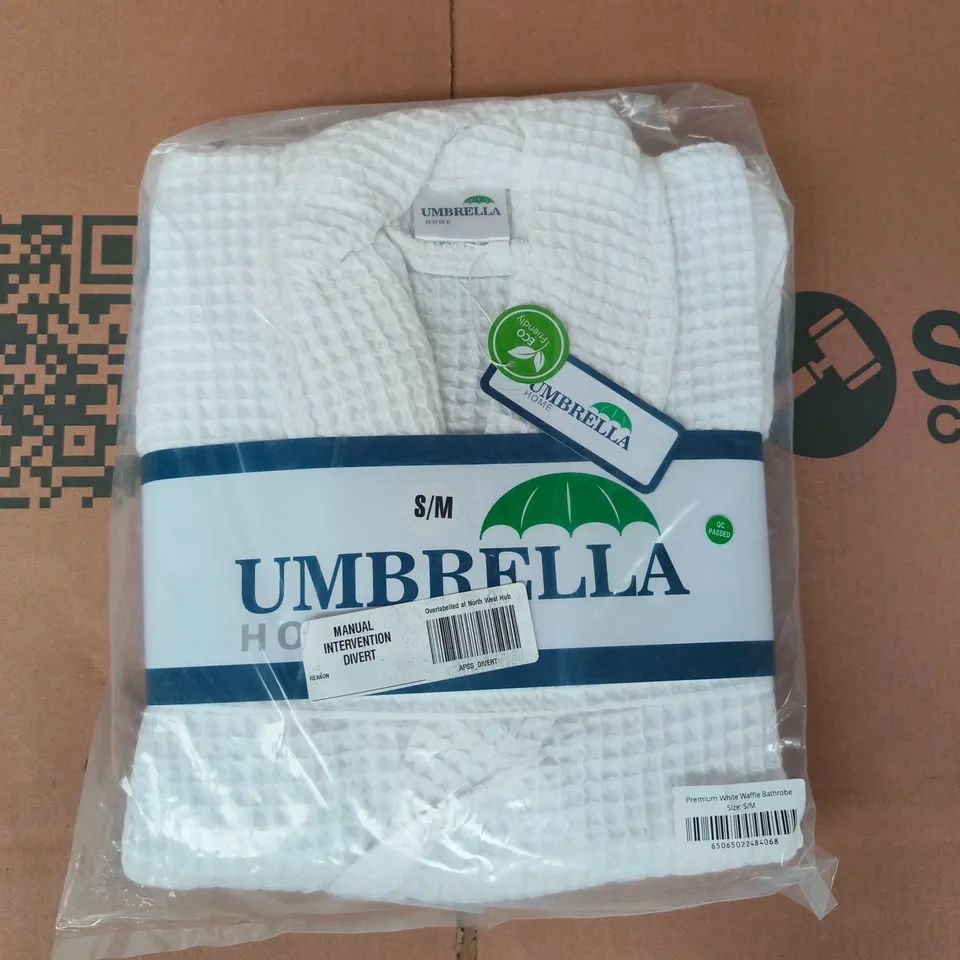 BAGGED UMBRELLA HOME PREMIUM WHITE WAFFLE BATH ROBE SIZE S/M