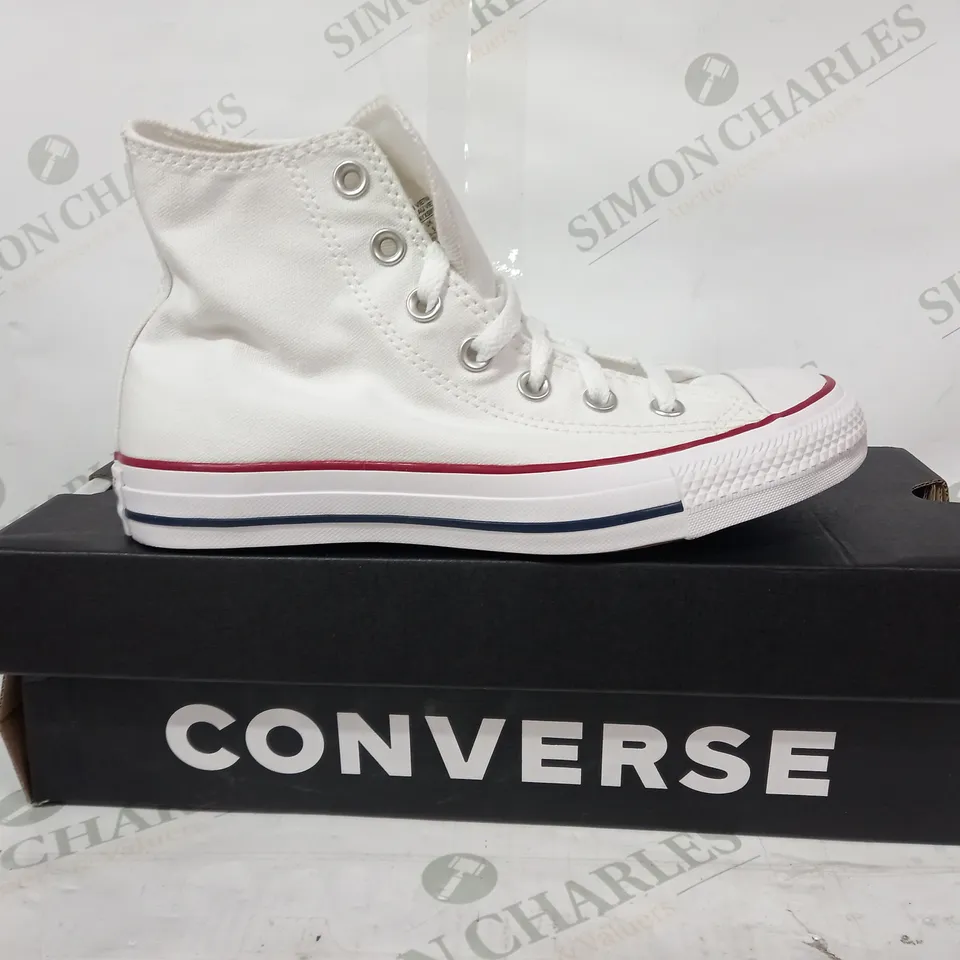 BOXED PAIR OF CONVERSE CANVAS SHOES IN WHITE UK SIZE 5