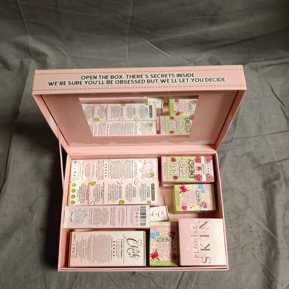 P LOUISE FULFILLED DREAMS MAKE-UP SET – PINK GIFT BOX