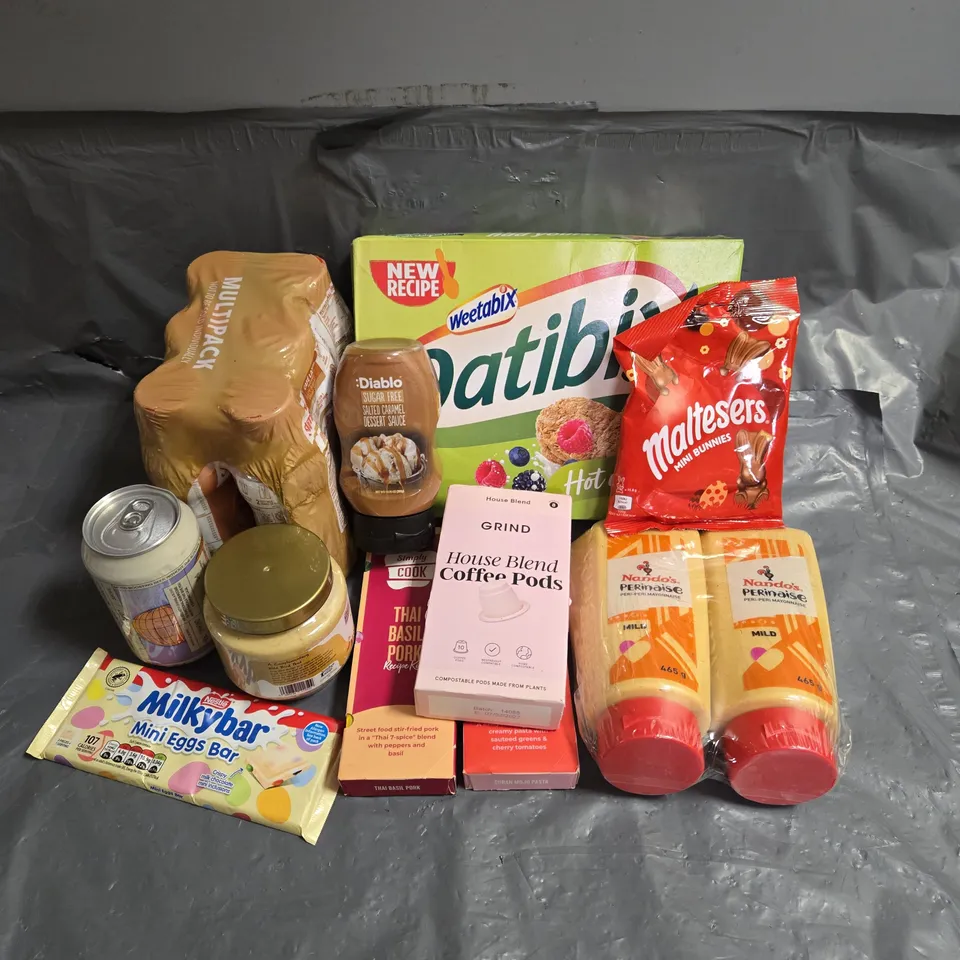APPROXIMATELY 14 ASSORTED FOOD & DRINK ITEMS TO INCLUDE - SLIMFAST DRINKS - NANDO'S PERINAISE - GRIND HOUSE BLEND COFFEE PODS - ETC