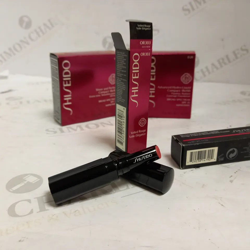 BOXED LOT OF APPROX 4 ASSORTED SHISEIDO ITEMS TO INCLUDE: LIPSTICKS, COMPACT REFILS