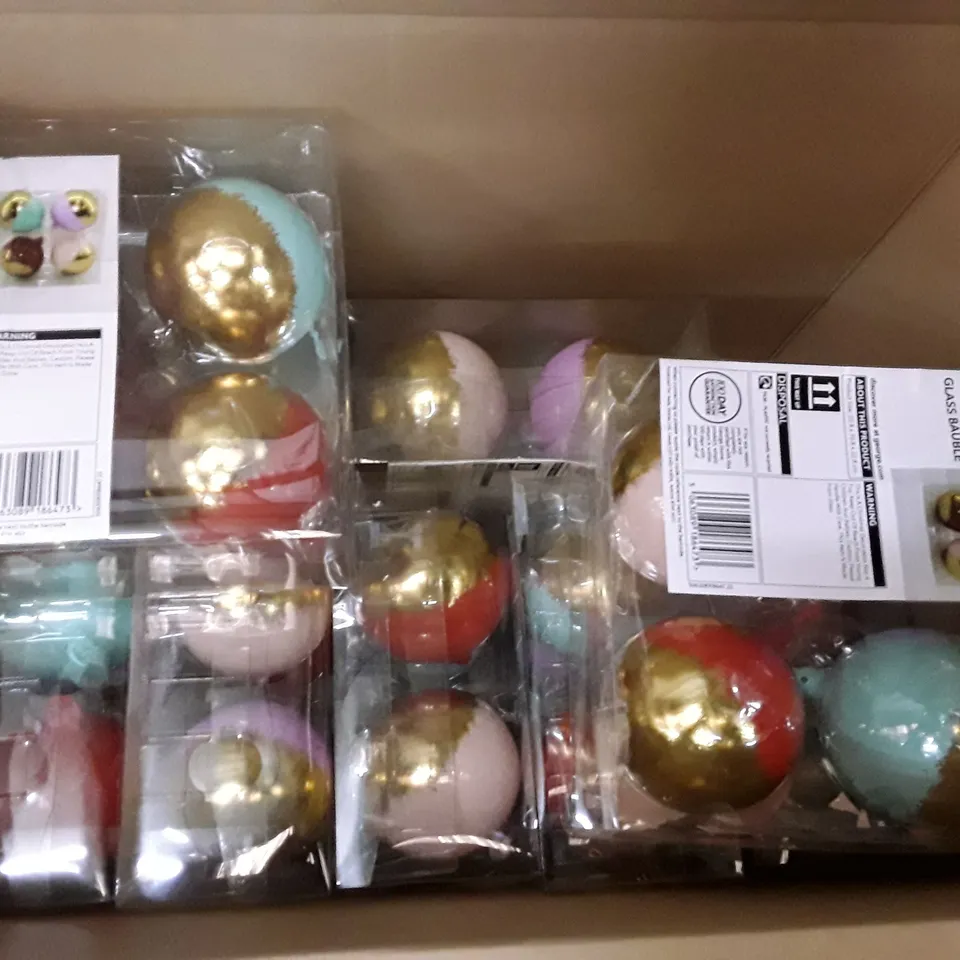 BOX CONTAINING APPROXIMATELY 9 BRAND NEW BOXED GLASS BAUBLE 4PKS