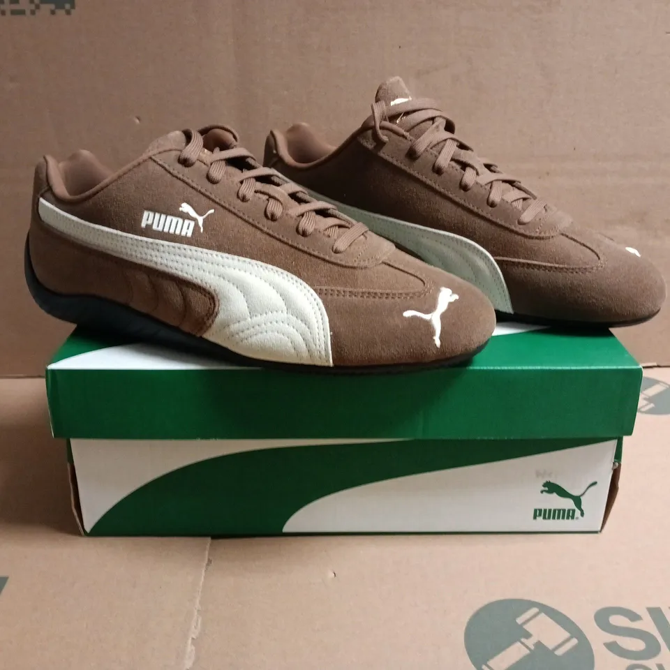 BOXED PAIR OF PUMA SPEEDCAT TRAINERS IN COFFEE/IVORY SIZE UK 6.5