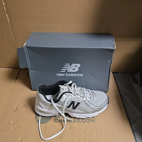 NEW BALANCE RUNNING SHOES – GREY/WHITE - UK SIZE 6 