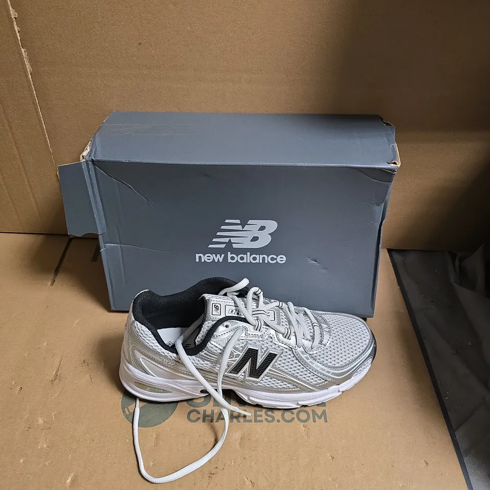 NEW BALANCE RUNNING SHOES – GREY/WHITE - UK SIZE 6 