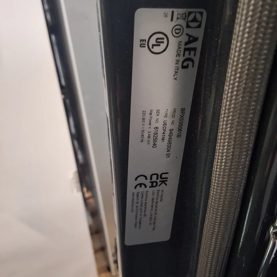 AEG 3000 SURROUNDCOOK PYROLYTIC SELF CLEAN BUILT-IN OVEN