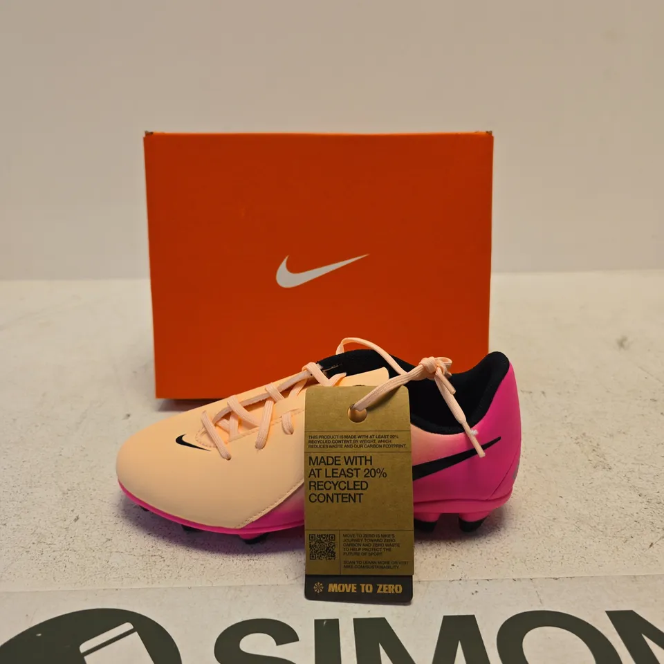 NIKE JR PHANTOM GX II CLUB FG/MG FOOTBALL BOOTS – UK4 4.5Y