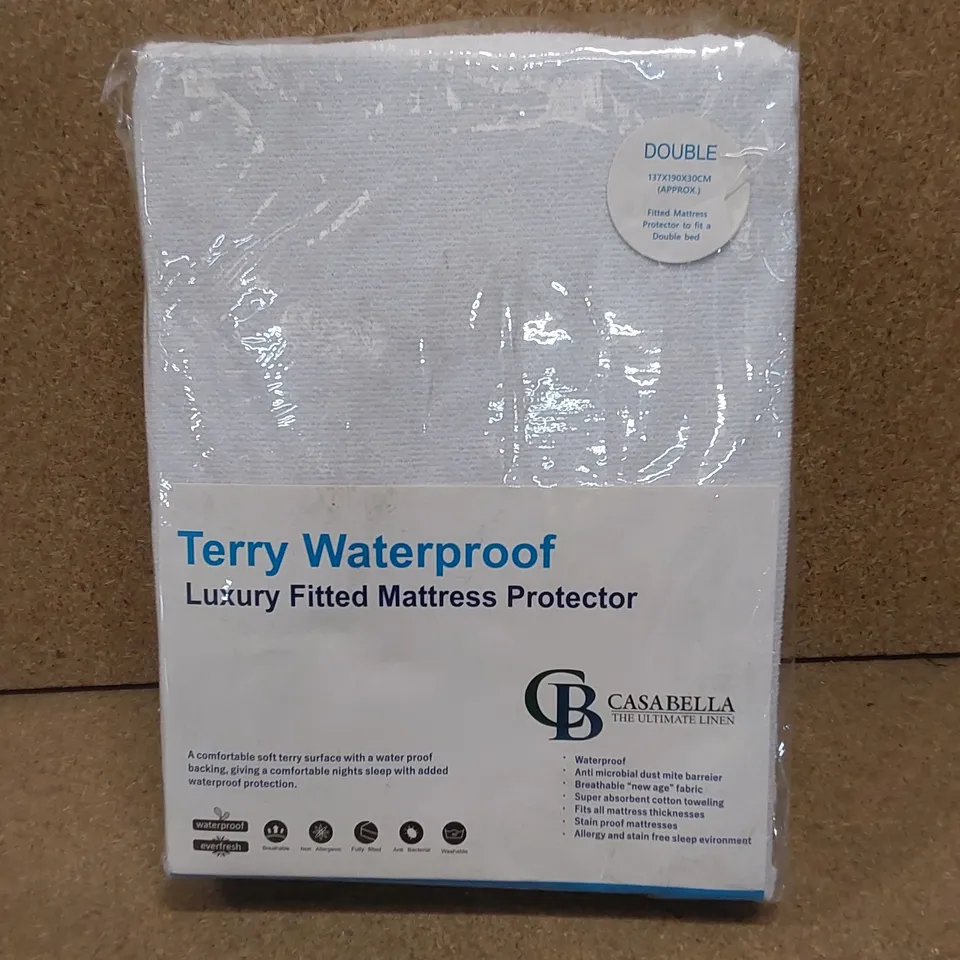 BAGGED FOLINA HYPOALLERGENIC AND WATERPROOF FITTED MATTRESS PROTECTOR // SIZE: DOUBLE 