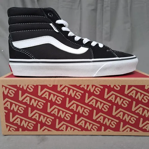 BOXED PAIR OF VANS FILMORE HI SHOES IN BLACK/WHITE UK SIZE 4