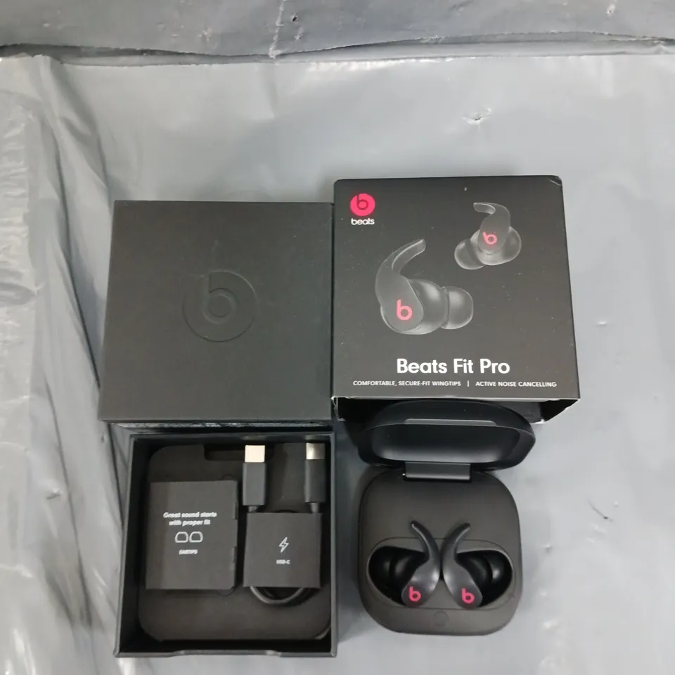 BOXED BEATS FIT PRO - BLACK 