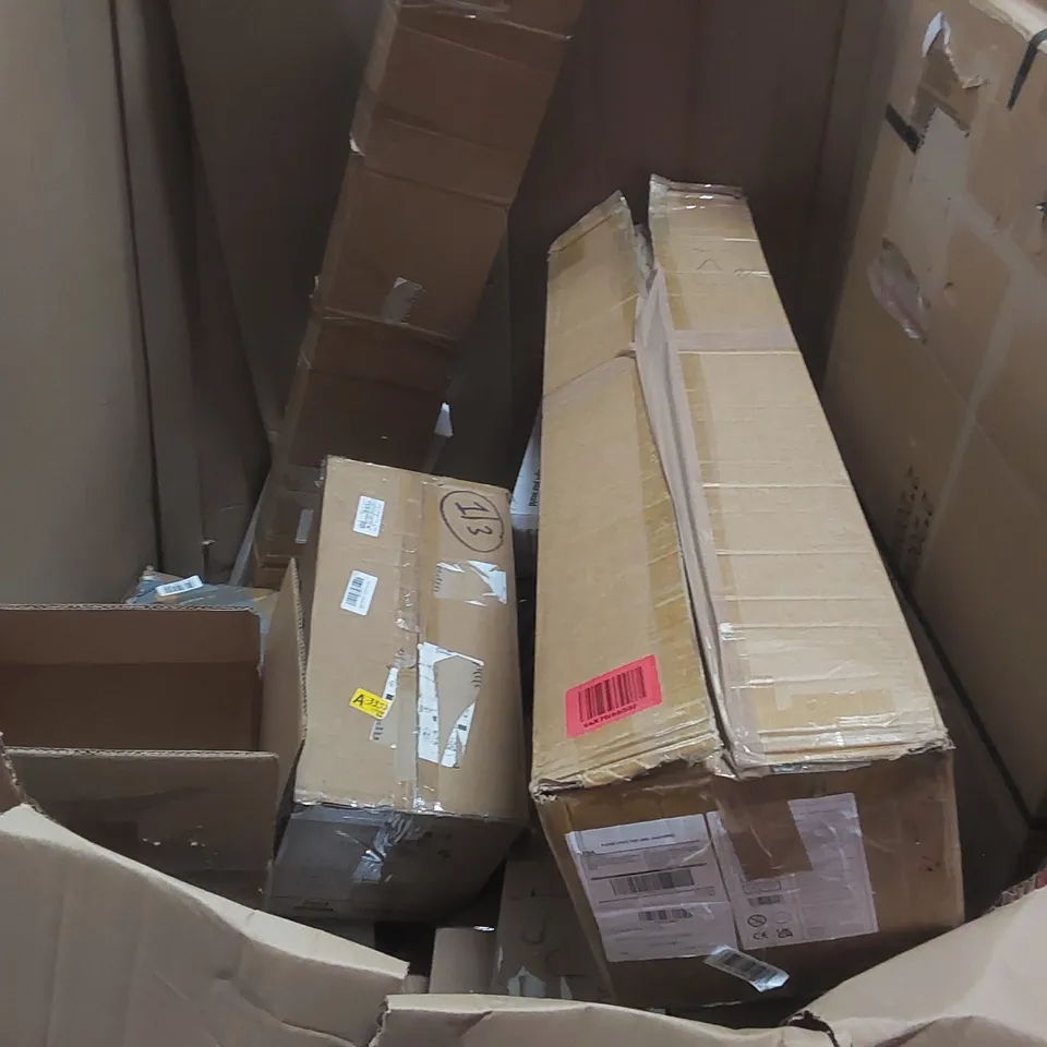 PALLET OF ASSORTED ITEMS INCLUDING: UDREAMER TURNTABLE, FULL-SIZE FOOD PROCESSOR, CHAIR, DRESSING CASE, BABY GATE ECT