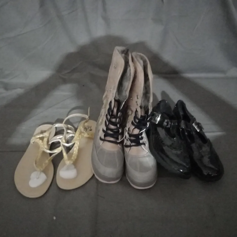 APPROXIMATELY 10 PAIRS OF ASSORTED KIDS SHOES IN VARIOUS STYLES AND SIZES 