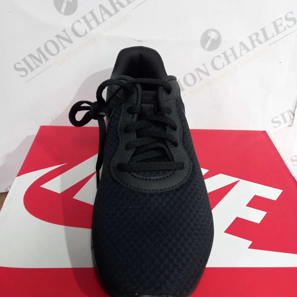 BOXED NIKE TANJUN EASYON TRAINERS, BLACK - SIZE 4