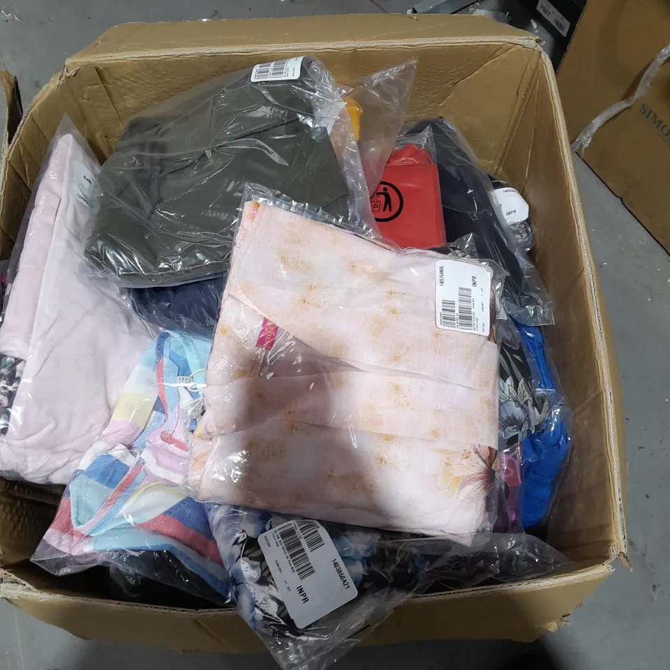 BOX OF ASSORTED WOMENS CLOTHING TO INCLUDE SKIRTS, BLAZERS, TOPS ETC - COLLECTION ONLY