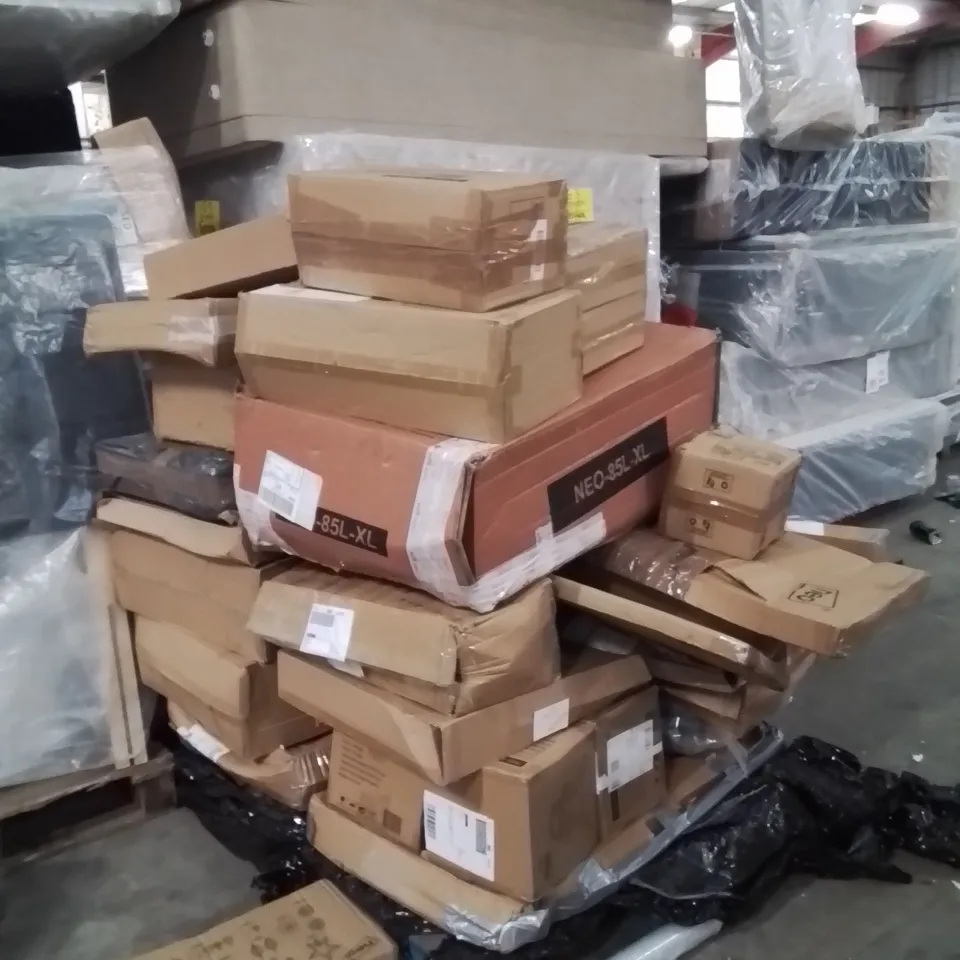 PALLET CONTAINING NEO PRODUCTS SUCH AS;WHEEL BARROW,TREE STANDS,BAMBOO RAIL,OUTDOOR CHRISTMAS TREE LED