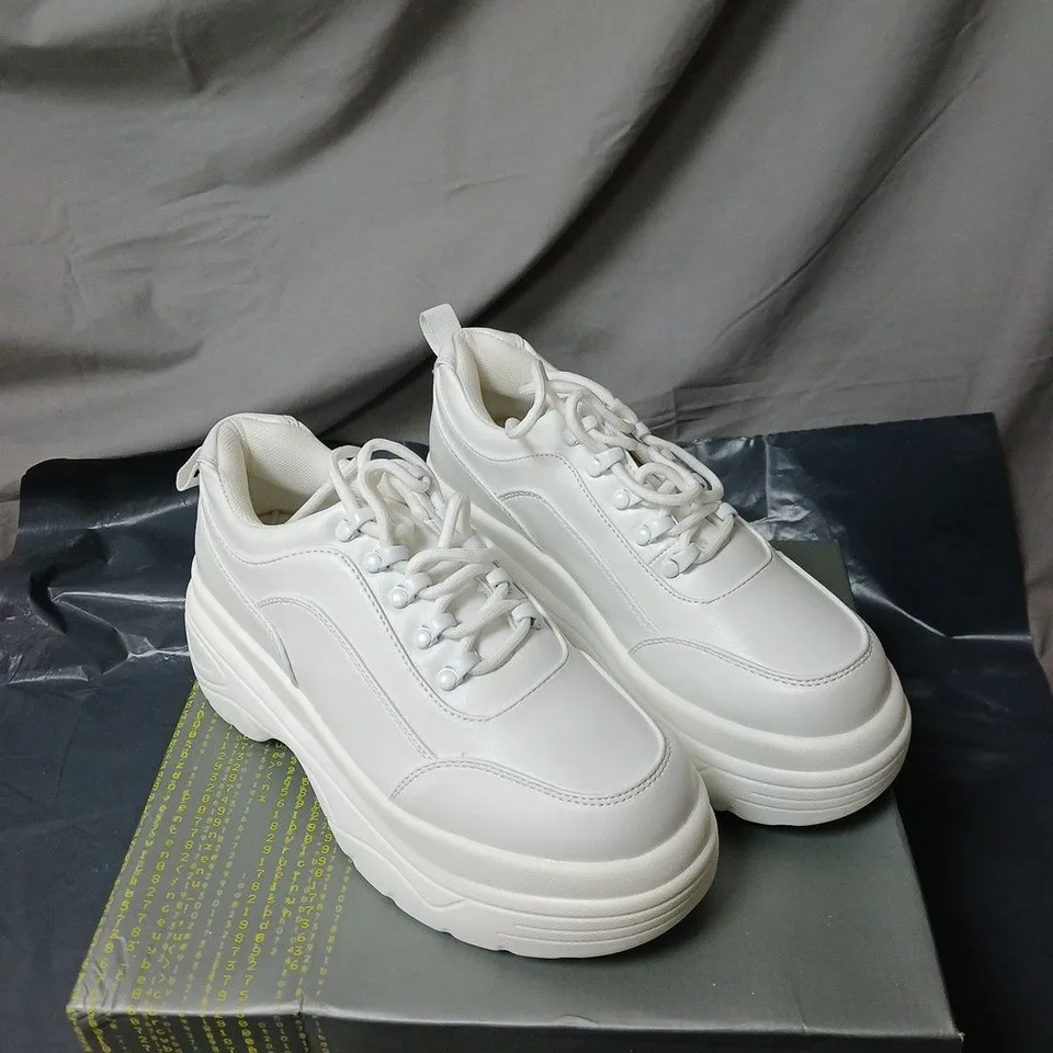 KOI JENNIE STRIKER WHITE CHUNKY BUBBLE TRAINERS WHITE BOXED SIZE 5