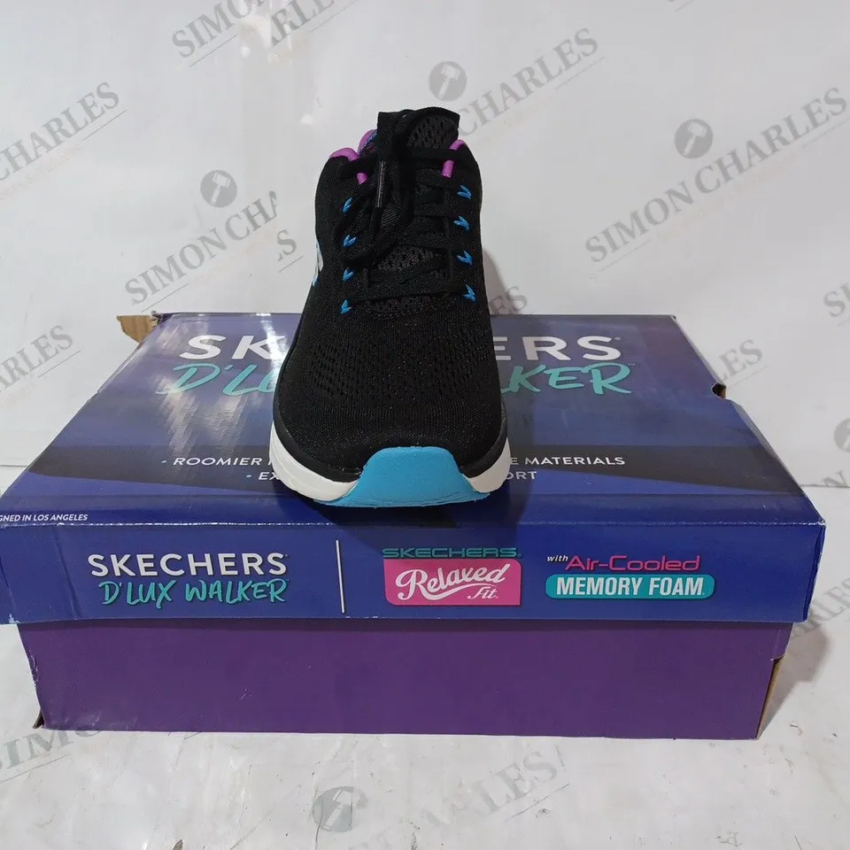 BOXED PAIR OF SKECHERS D'LUX WALKER SHOES IN BLACK/PURPLE UK SIZE 7