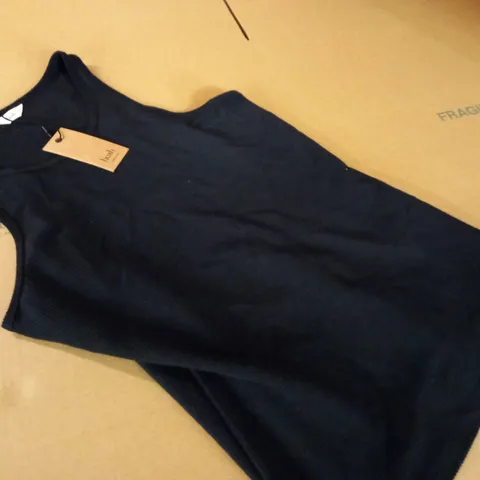 HUSH RIBBED SCOOP VEST IN BLACK - S