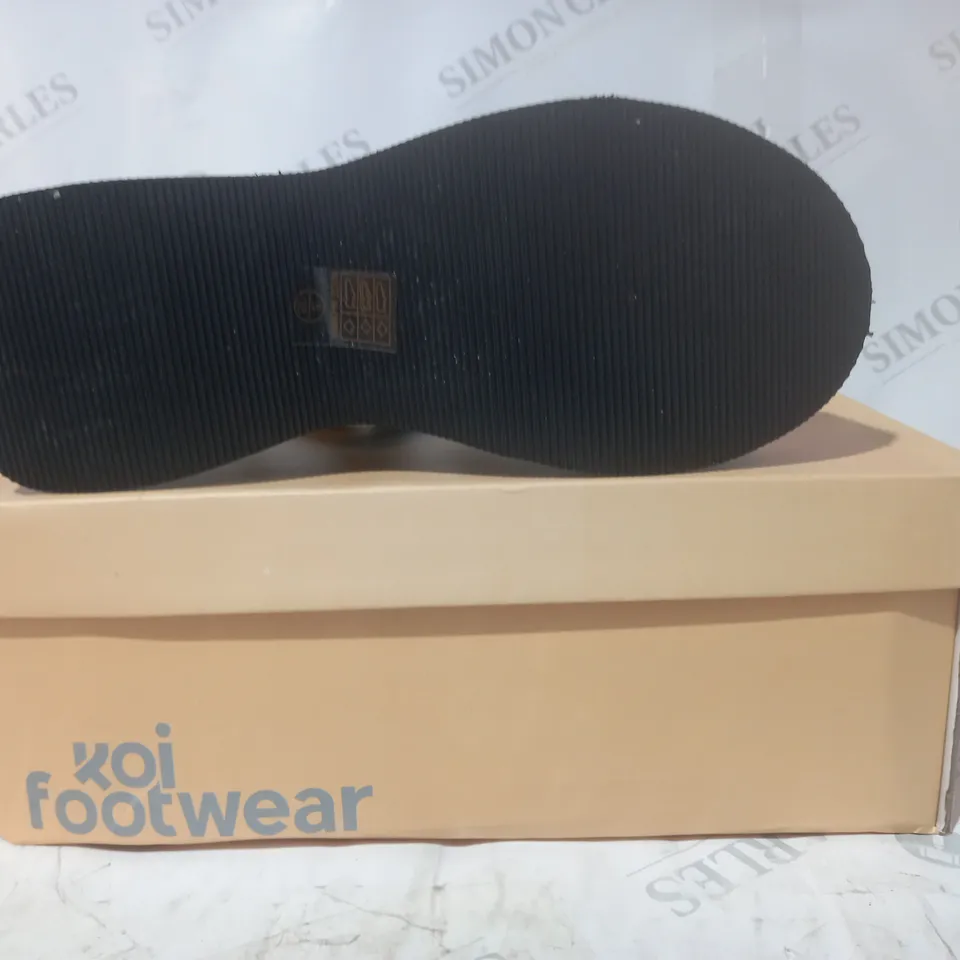 BRAND NEW BOXED PAIR OF KOI VEGAN LEATHER FLYING WHISPERS PLAID BUTTERFLY SANDALS IN BLUE UK SIZE 5