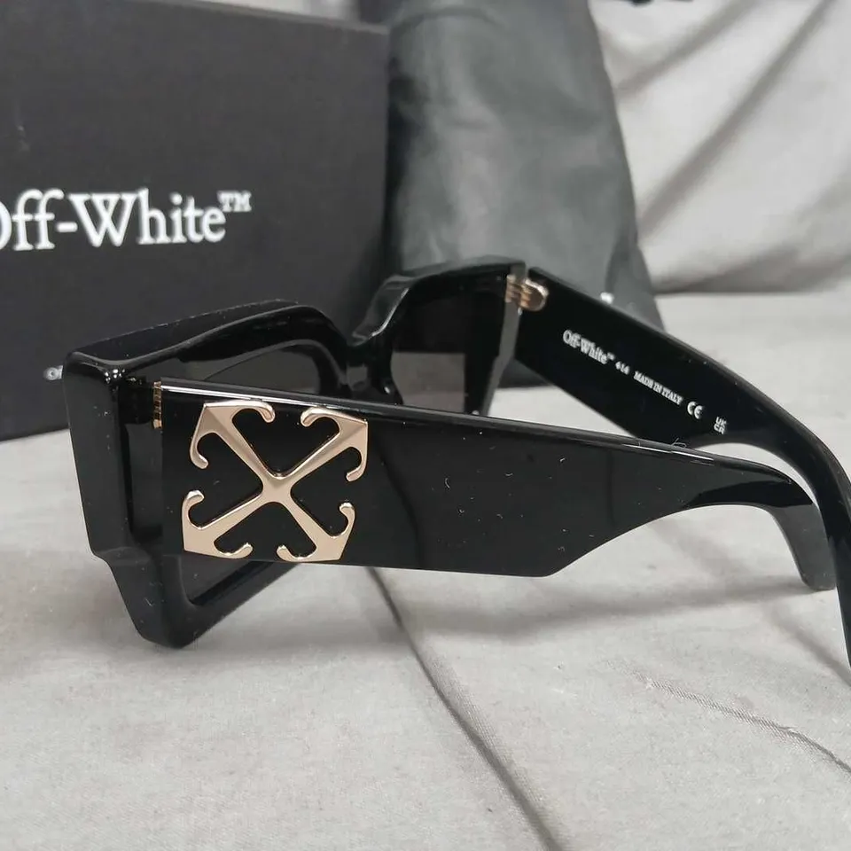 OFF-WHITE CATALINA SUNGLASSES – BLACK/DARK GREY – ONE SIZE